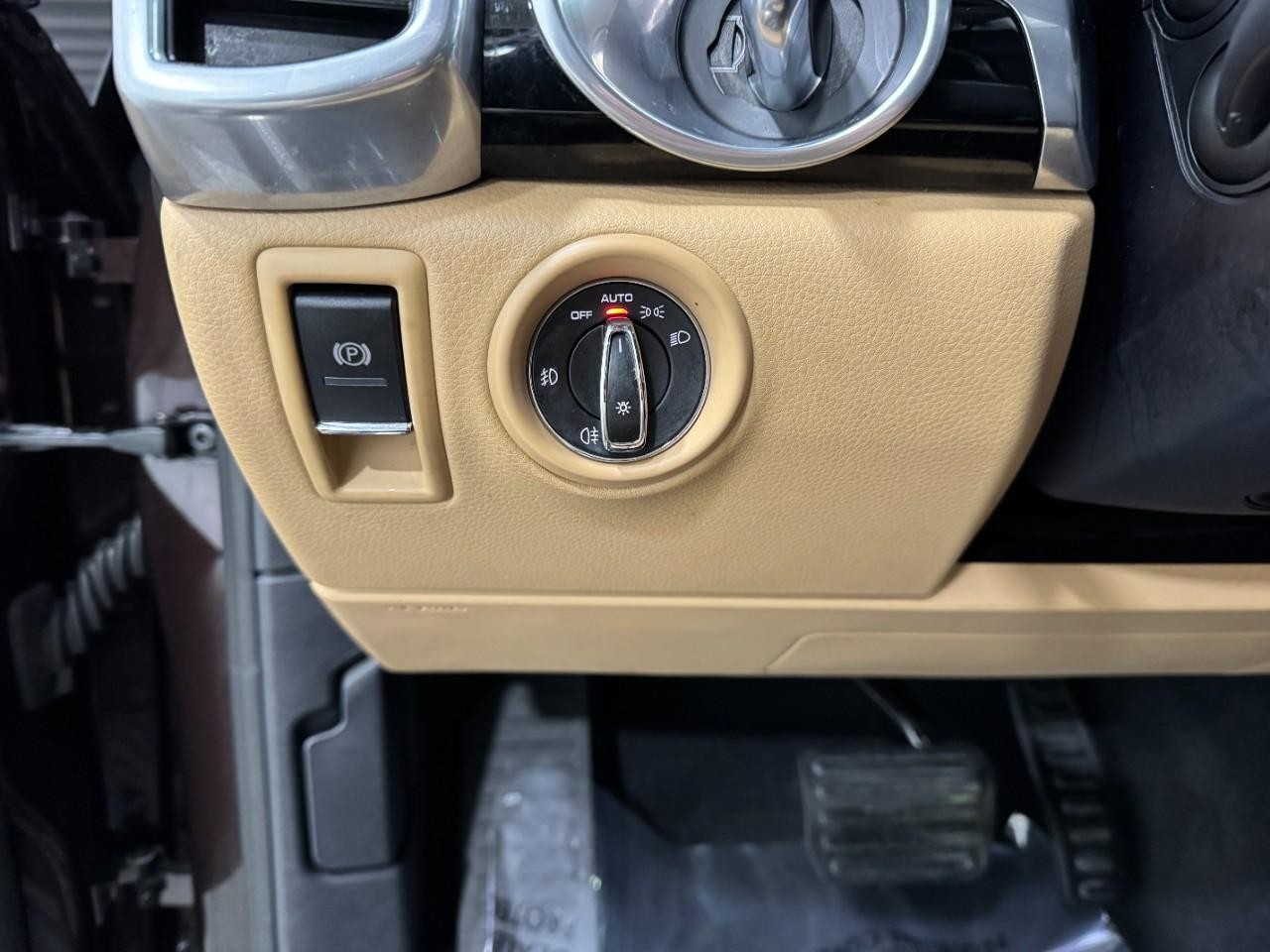 Porsche Cayenne Vehicle Full-screen Gallery Image 31