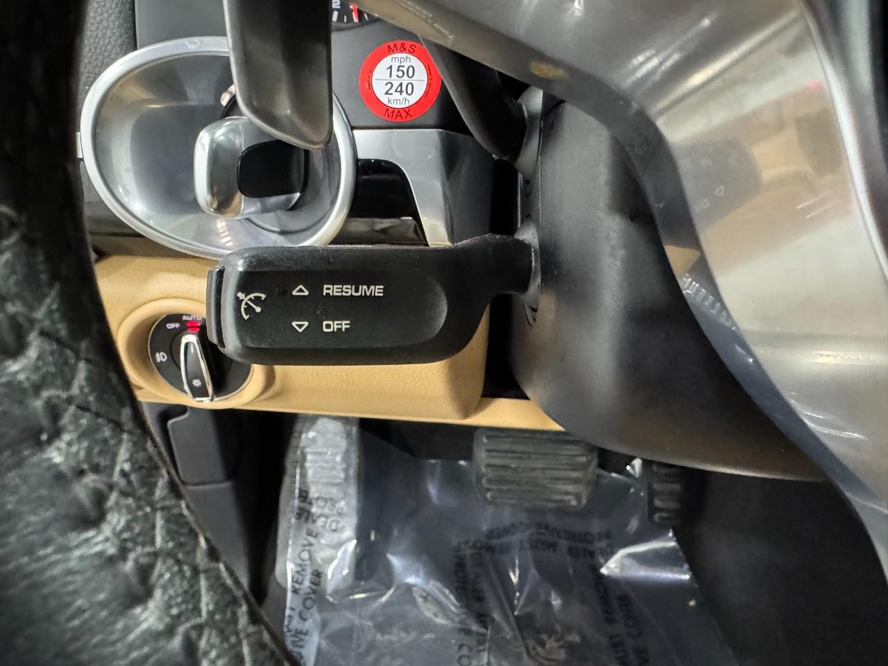 Porsche Cayenne Vehicle Full-screen Gallery Image 32