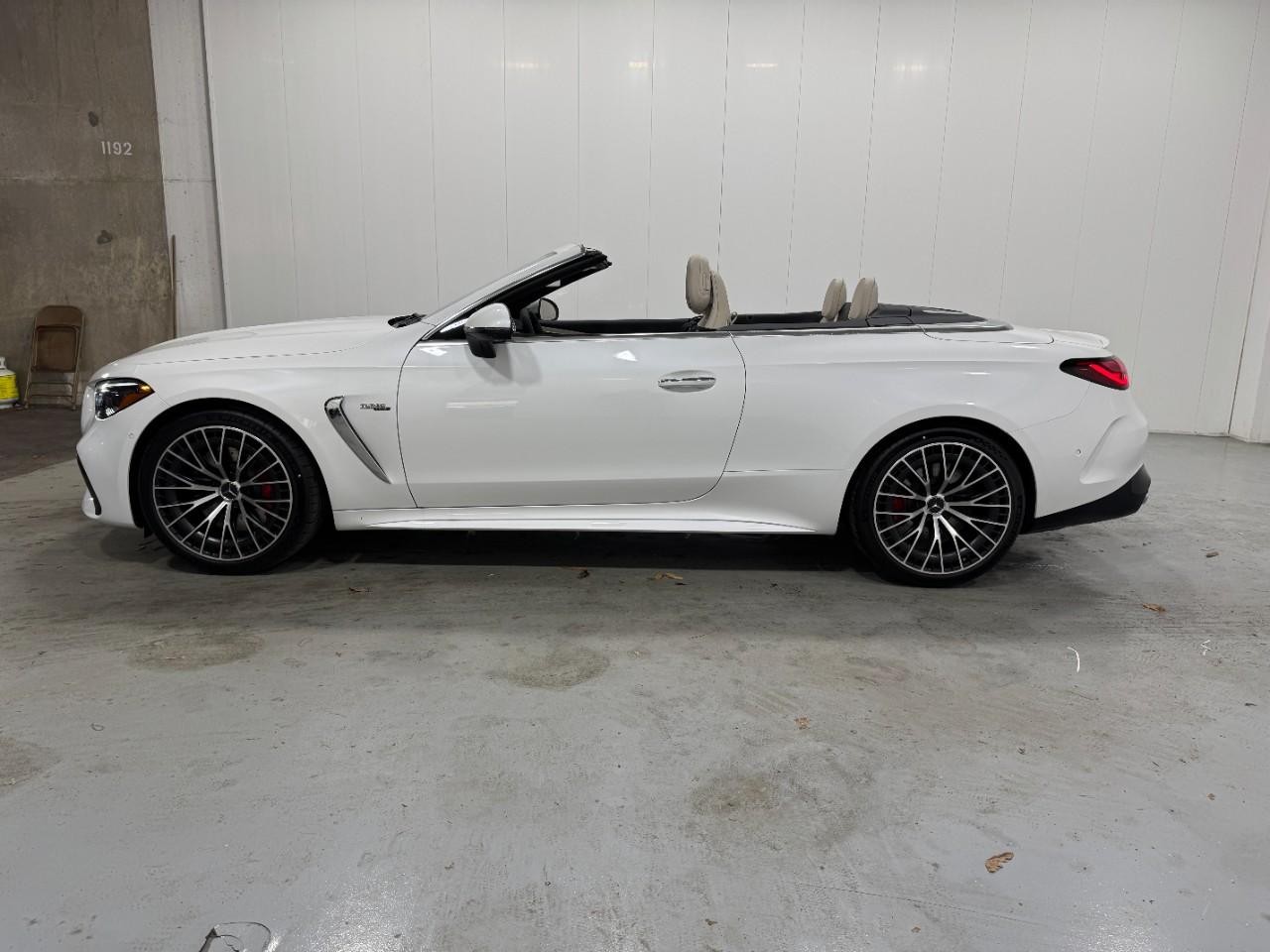 Mercedes-Benz CLE Vehicle Full-screen Gallery Image 2