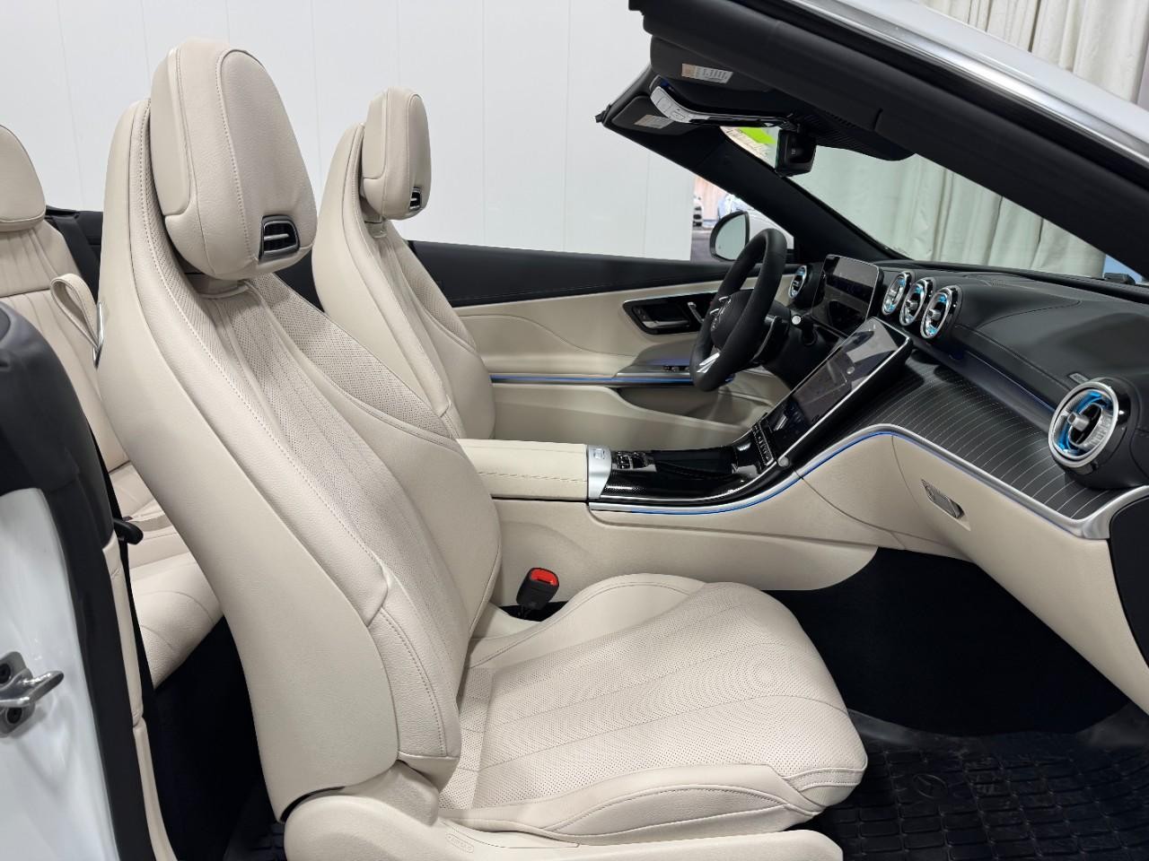 Mercedes-Benz CLE Vehicle Full-screen Gallery Image 15