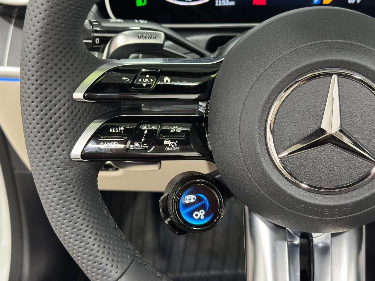 Mercedes-Benz CLE Vehicle Full-screen Gallery Image 30