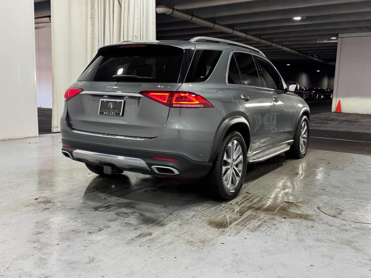 Mercedes-Benz GLE Vehicle Full-screen Gallery Image 4