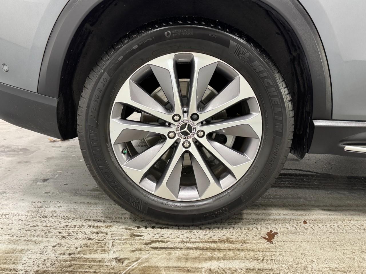 Mercedes-Benz GLE Vehicle Full-screen Gallery Image 5