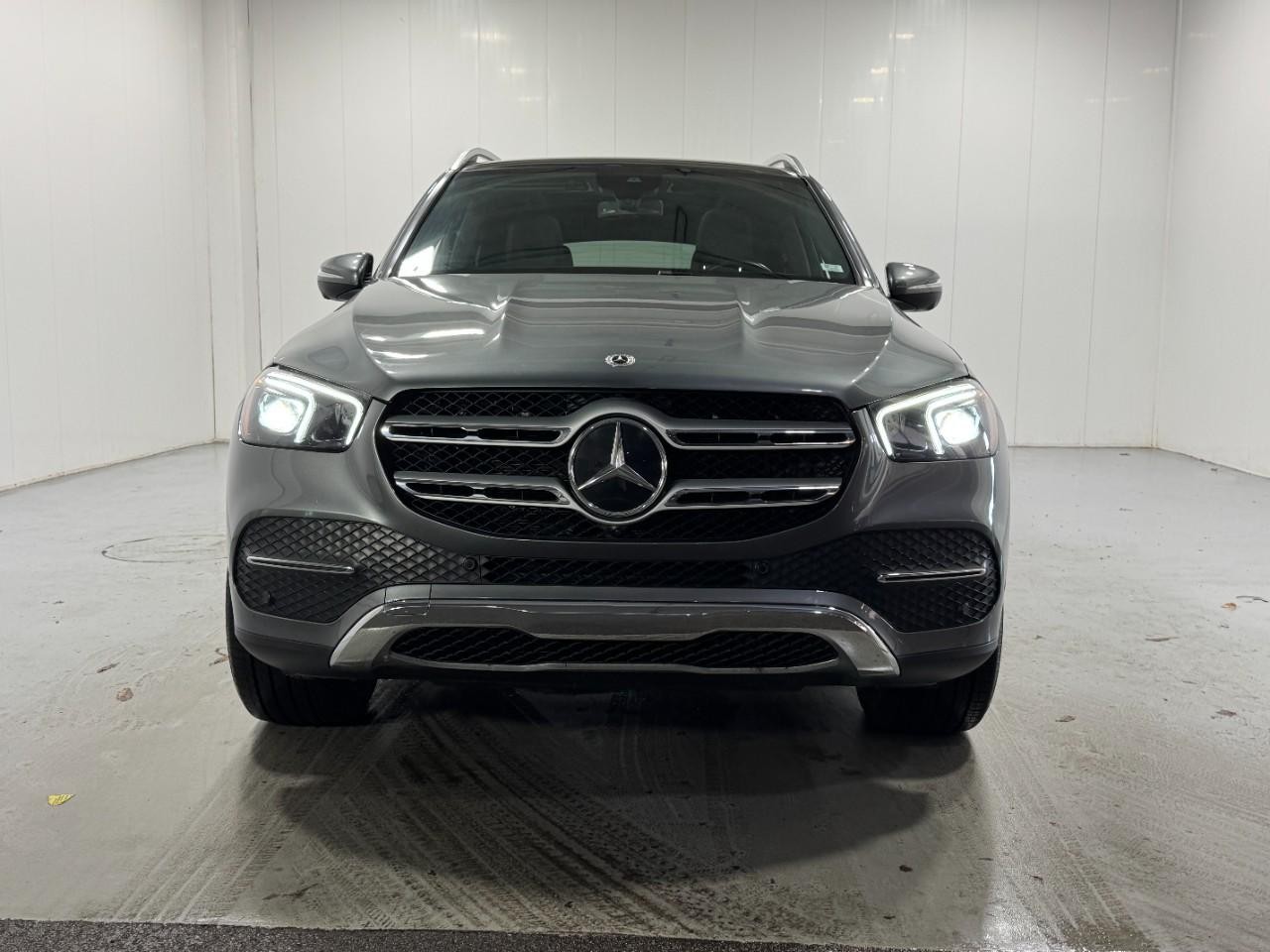 Mercedes-Benz GLE Vehicle Full-screen Gallery Image 7