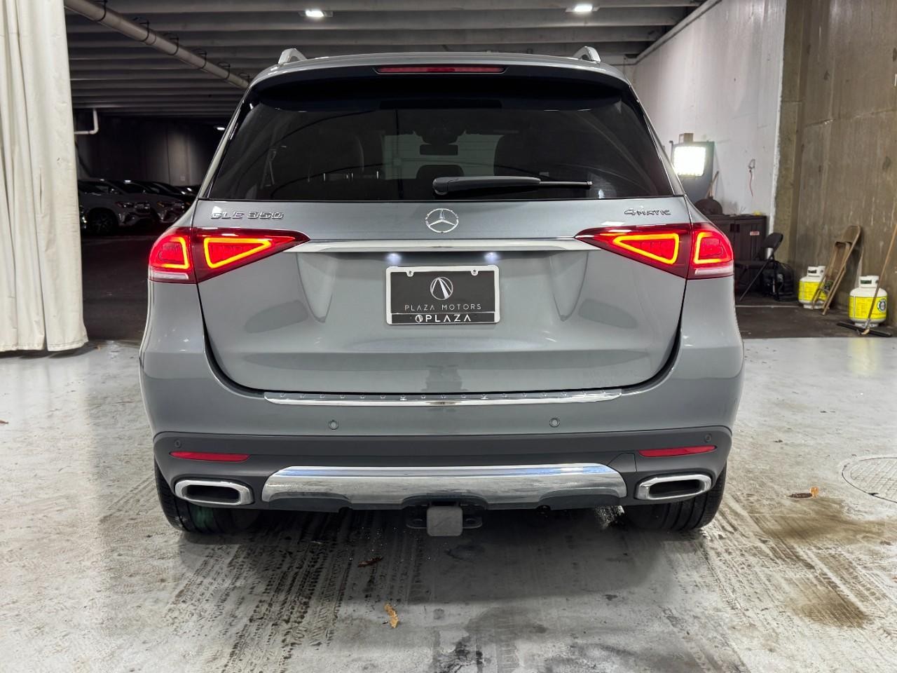 Mercedes-Benz GLE Vehicle Full-screen Gallery Image 9