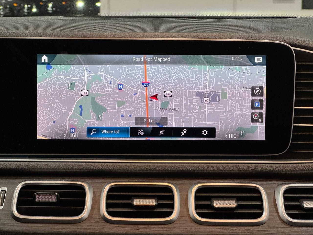 Mercedes-Benz GLE Vehicle Full-screen Gallery Image 14