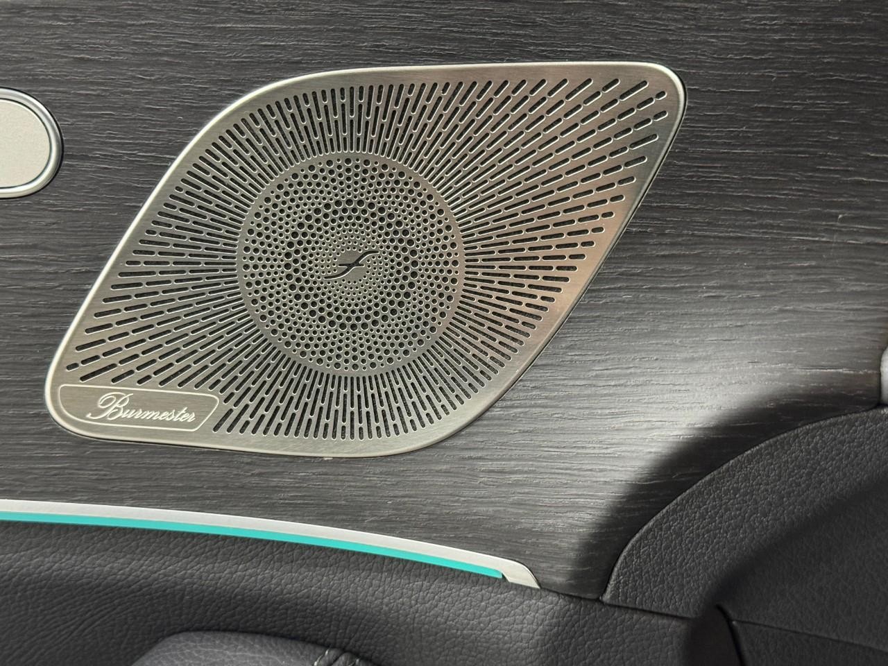 Mercedes-Benz GLE Vehicle Full-screen Gallery Image 24