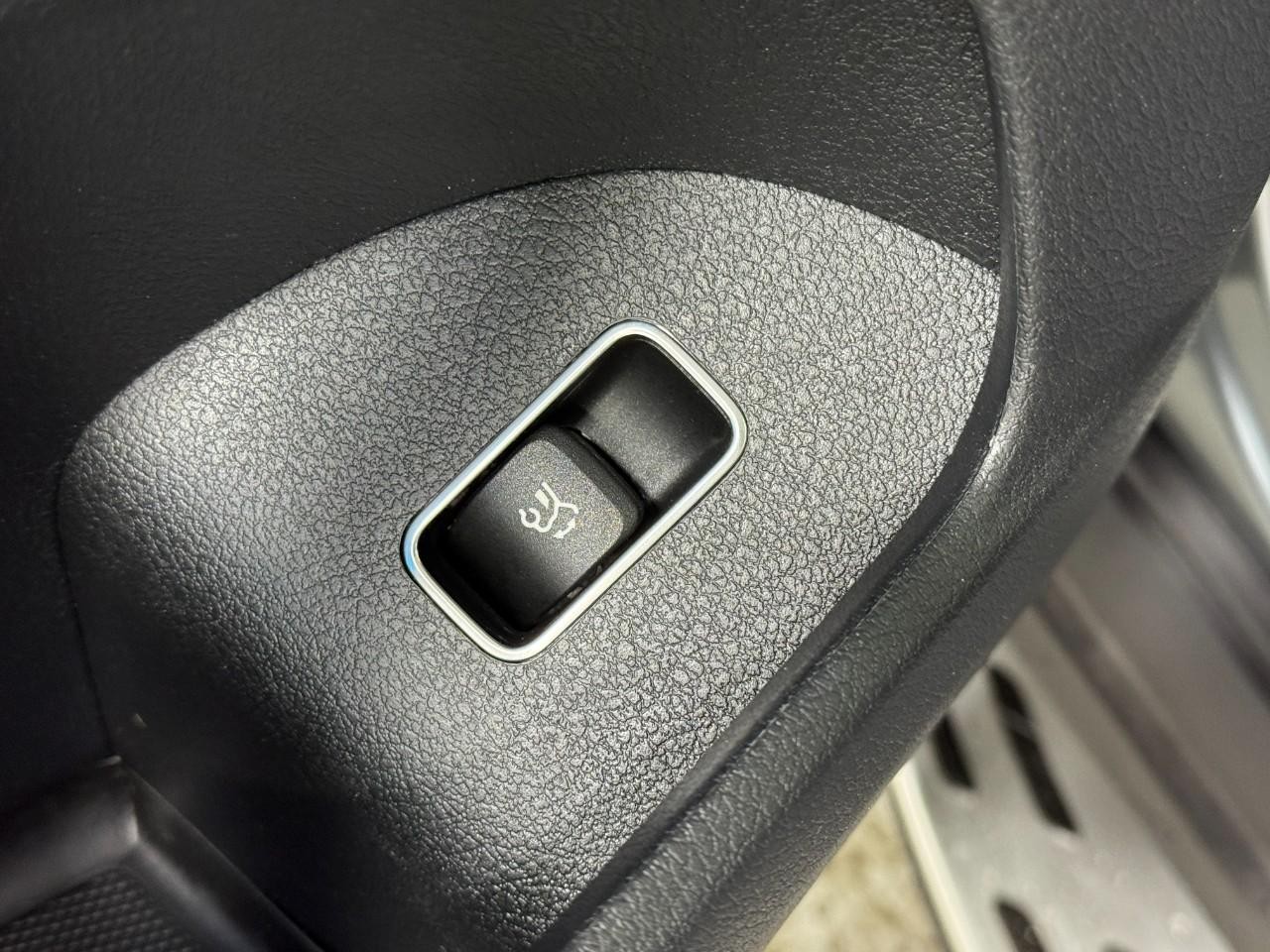 Mercedes-Benz GLE Vehicle Full-screen Gallery Image 28