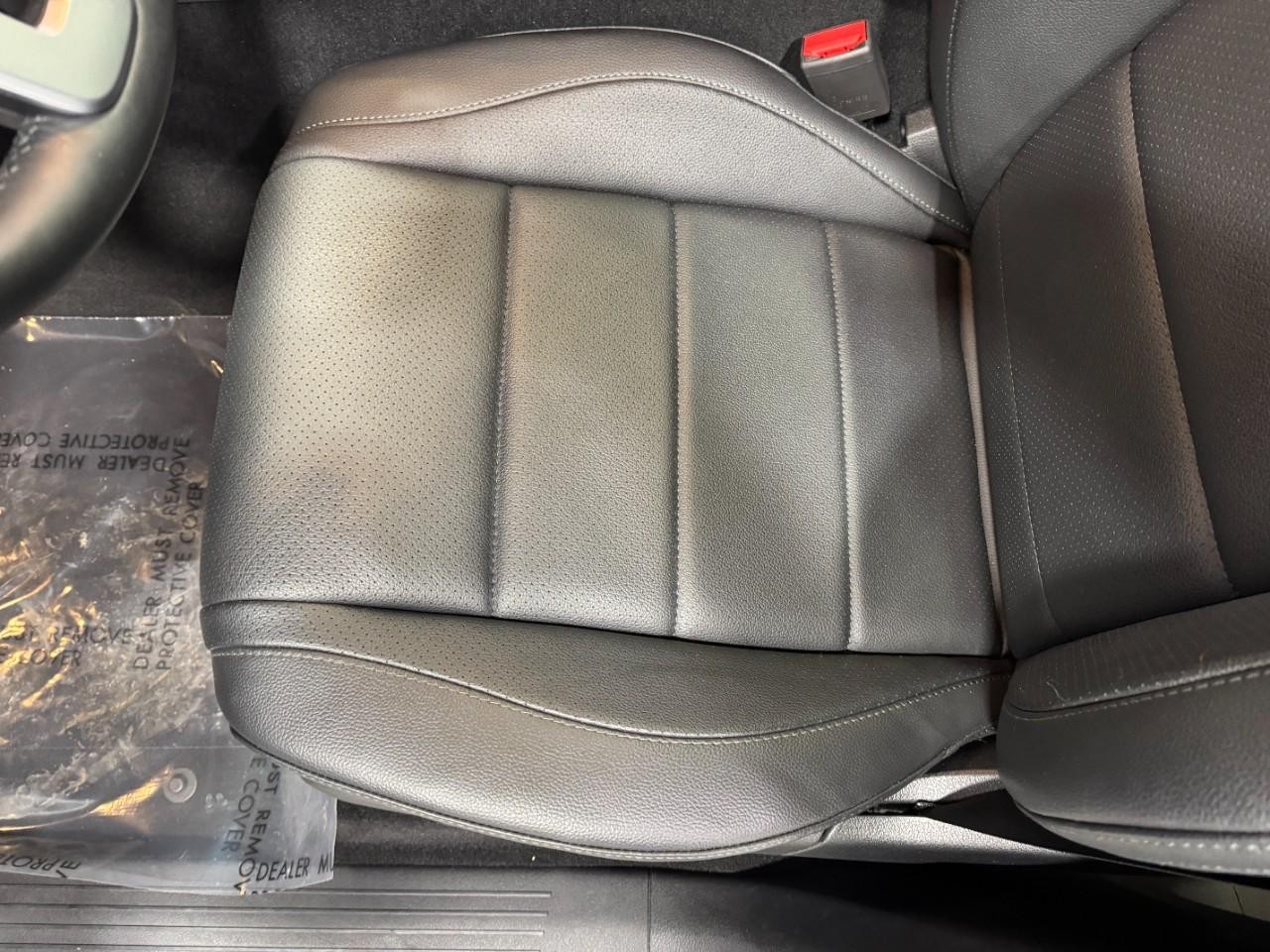 Mercedes-Benz GLE Vehicle Full-screen Gallery Image 30