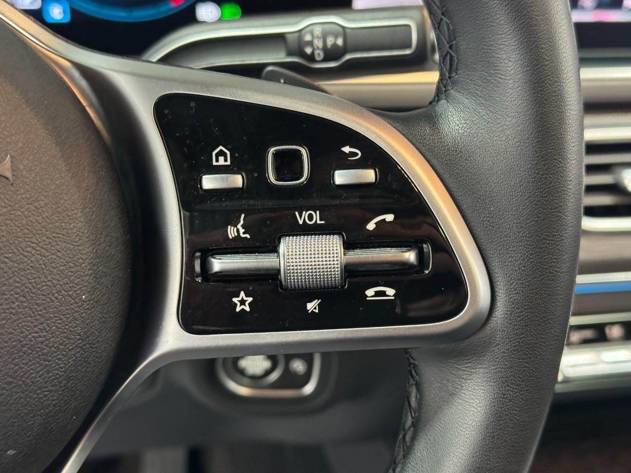 Mercedes-Benz GLE Vehicle Full-screen Gallery Image 34