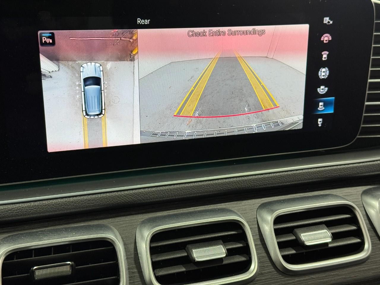 Mercedes-Benz GLE Vehicle Full-screen Gallery Image 37