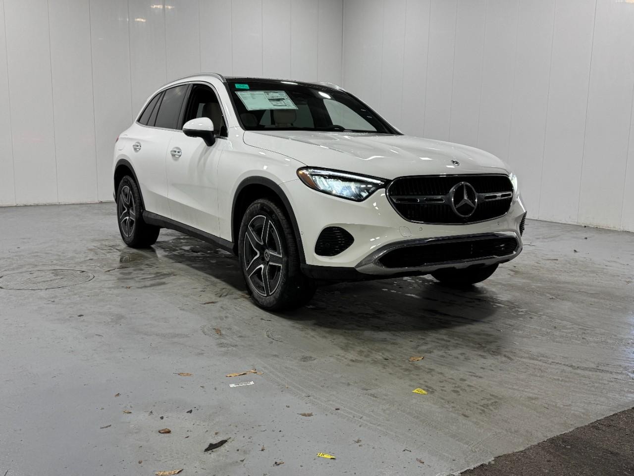 Mercedes-Benz GLC Vehicle Full-screen Gallery Image 6