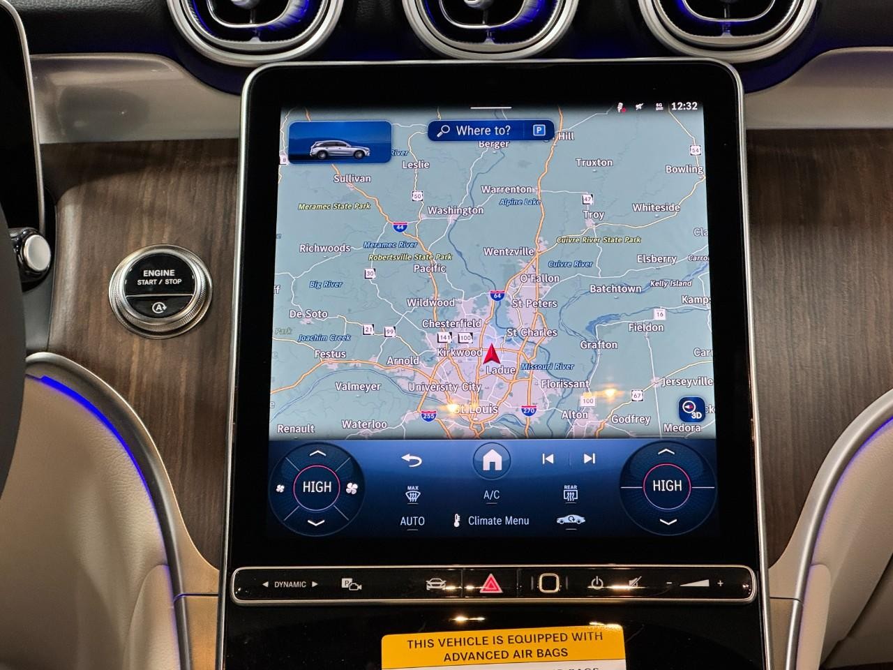 Mercedes-Benz GLC Vehicle Full-screen Gallery Image 14