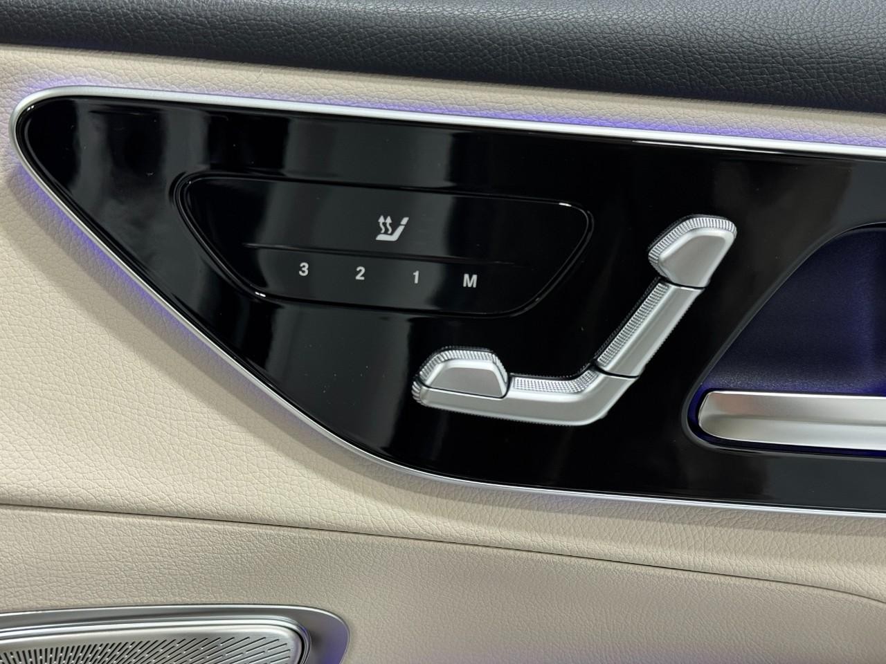 Mercedes-Benz GLC Vehicle Full-screen Gallery Image 19