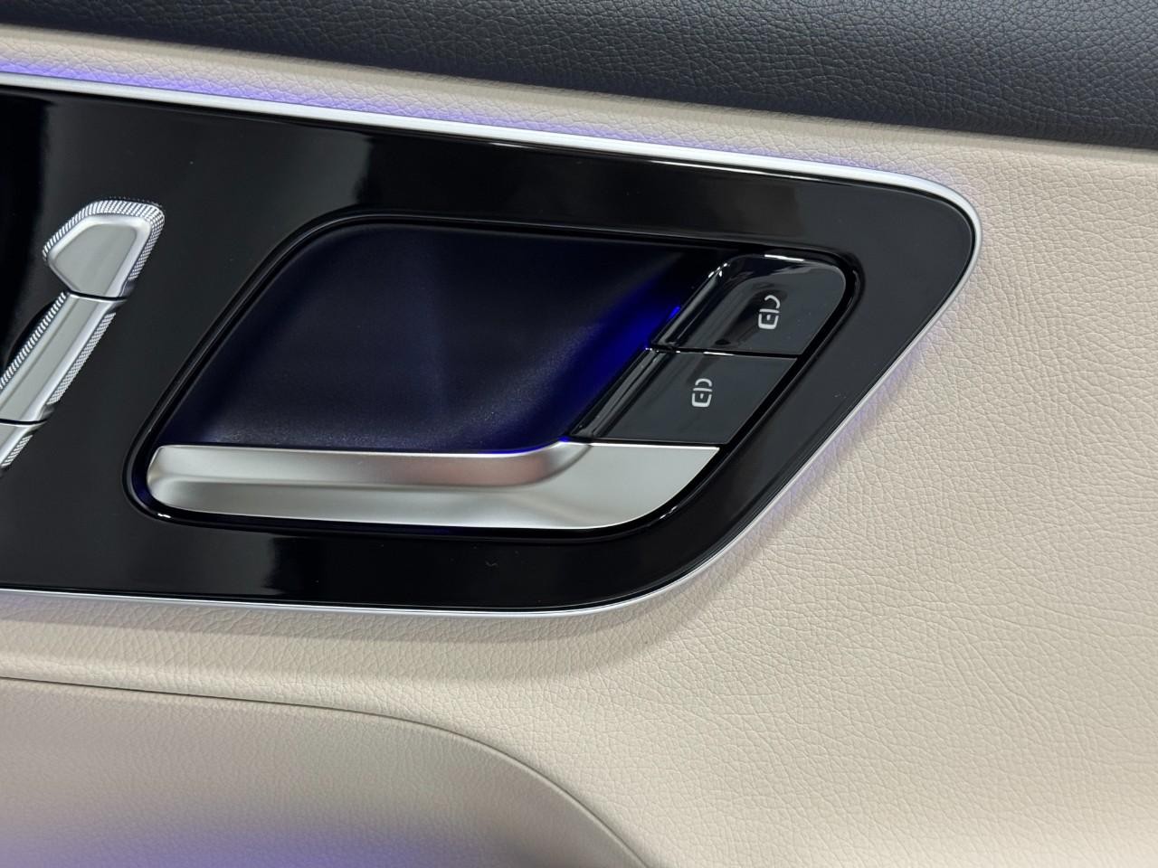 Mercedes-Benz GLC Vehicle Full-screen Gallery Image 20