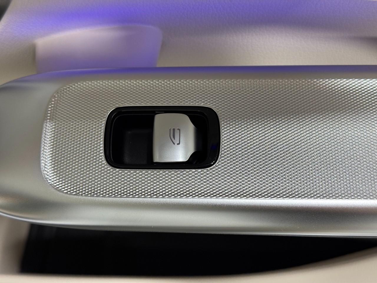 Mercedes-Benz GLC Vehicle Full-screen Gallery Image 21