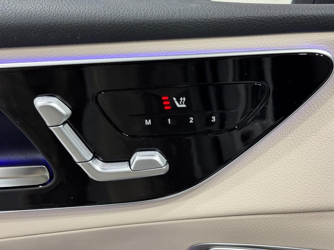 Mercedes-Benz GLC Vehicle Full-screen Gallery Image 22