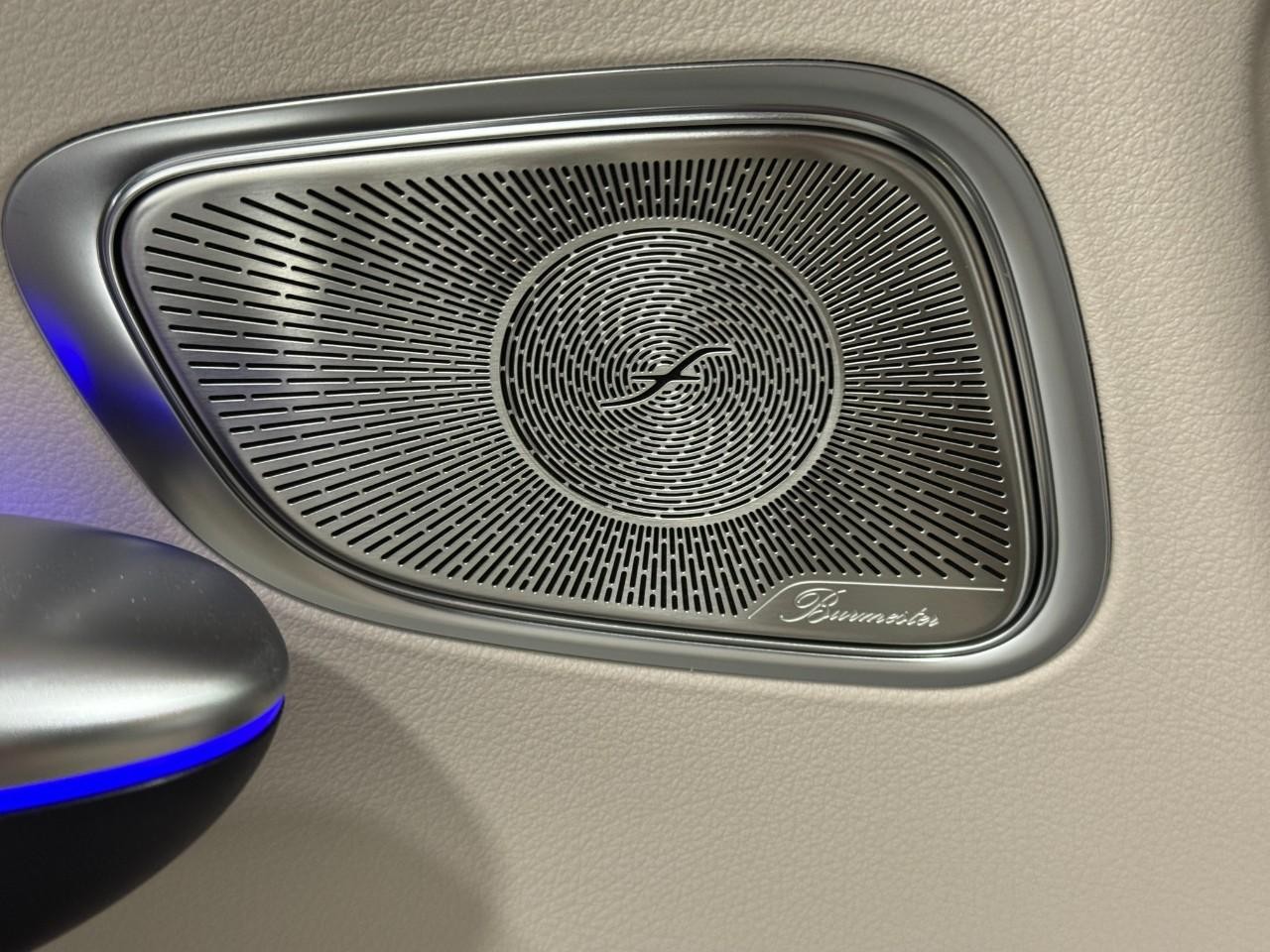 Mercedes-Benz GLC Vehicle Full-screen Gallery Image 25