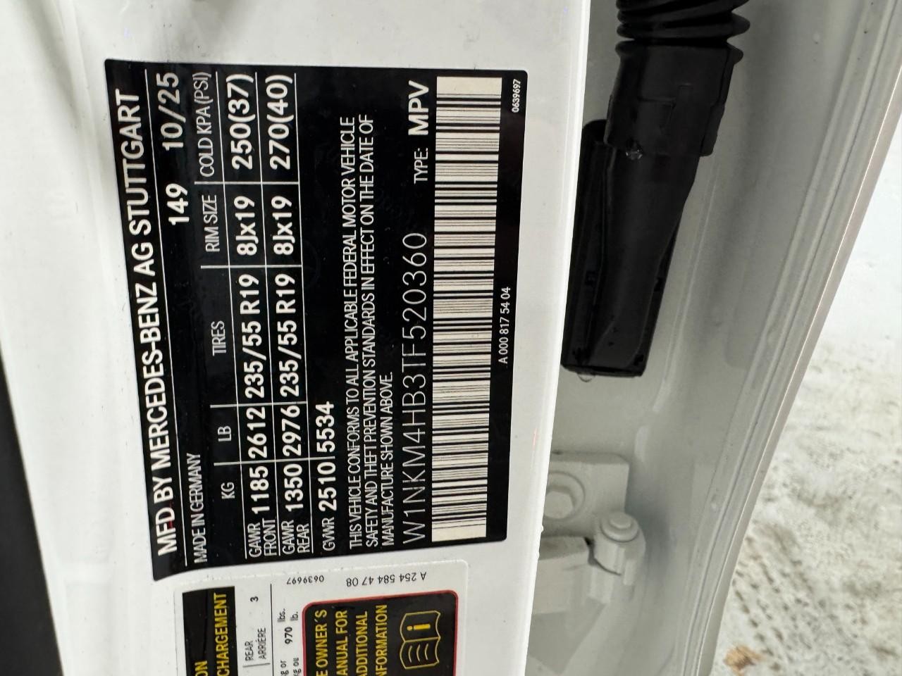 Mercedes-Benz GLC Vehicle Full-screen Gallery Image 36