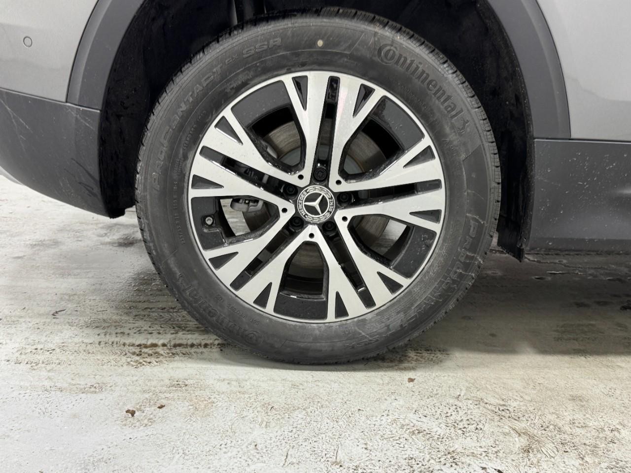 Mercedes-Benz GLB Vehicle Full-screen Gallery Image 5