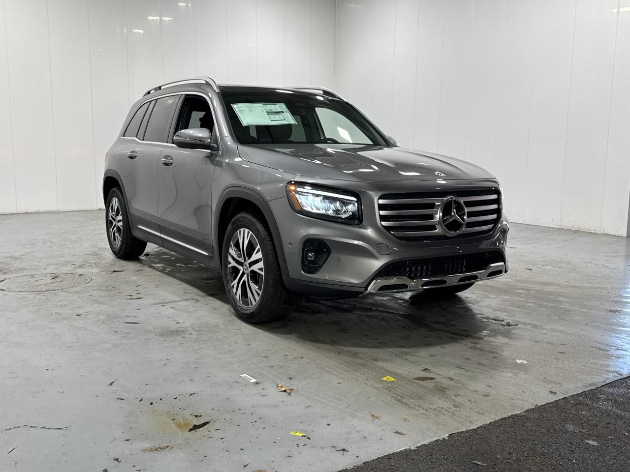 Mercedes-Benz GLB Vehicle Full-screen Gallery Image 6