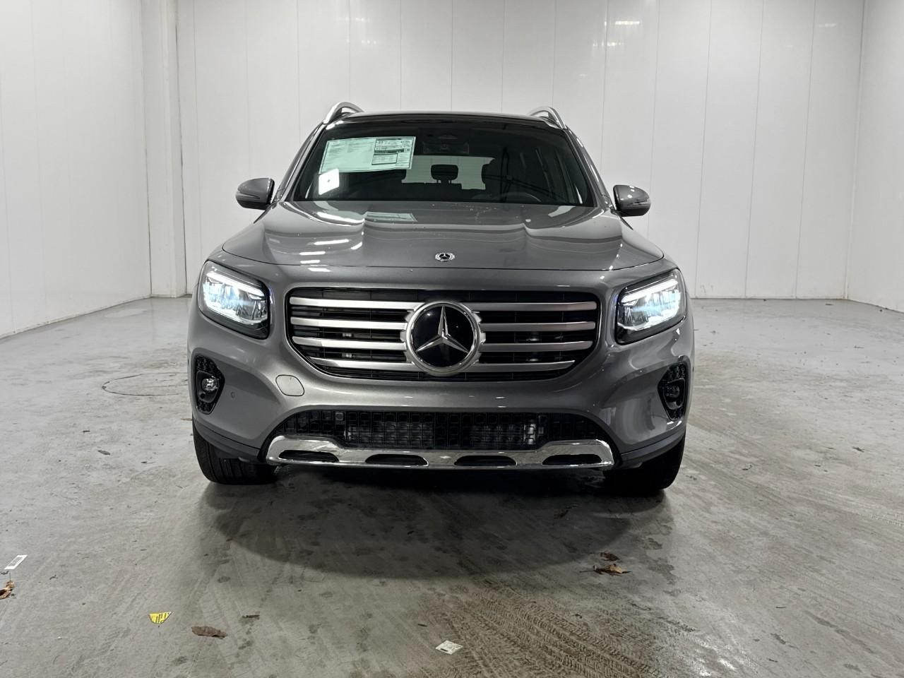 Mercedes-Benz GLB Vehicle Full-screen Gallery Image 7