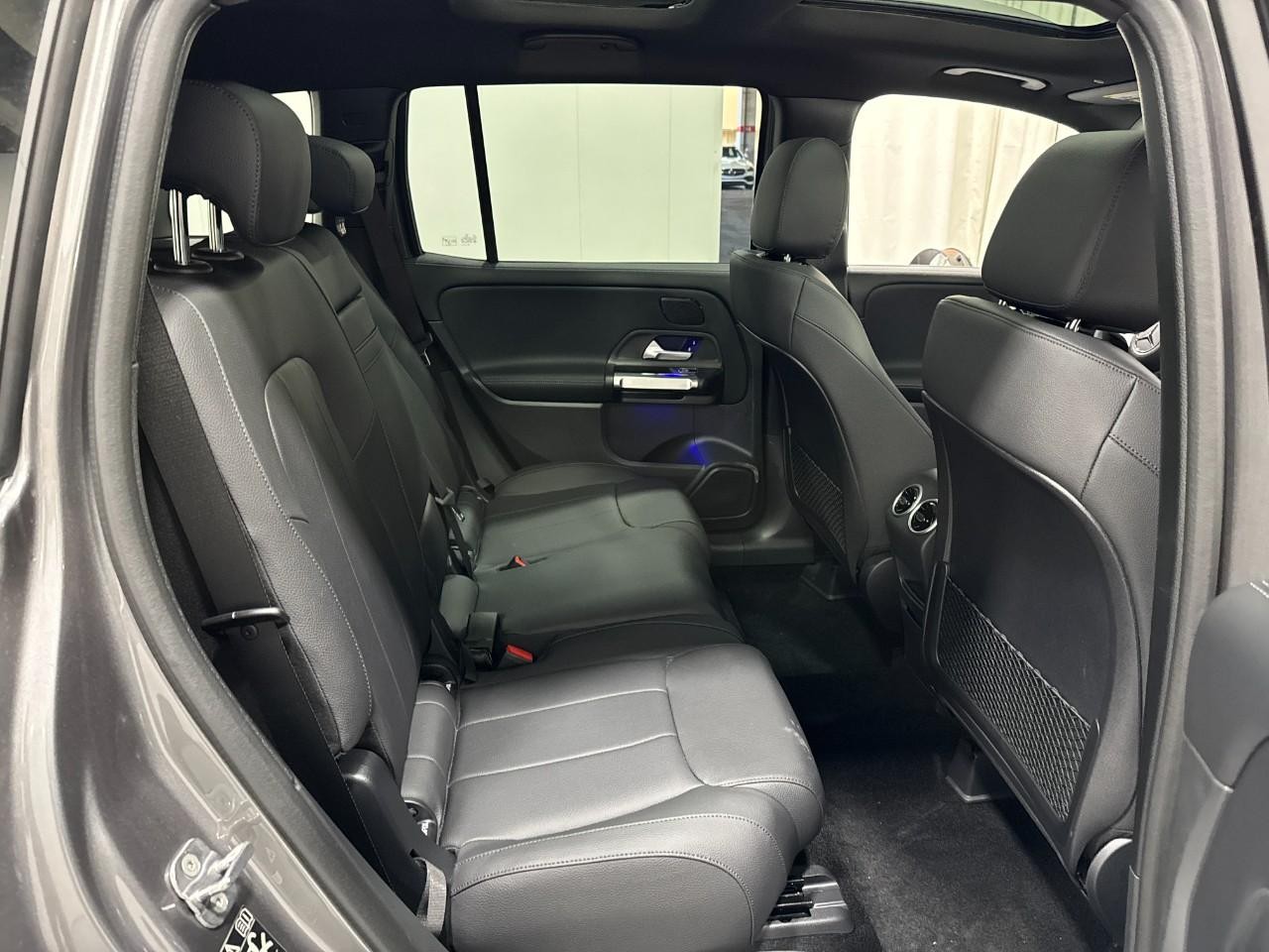 Mercedes-Benz GLB Vehicle Full-screen Gallery Image 10