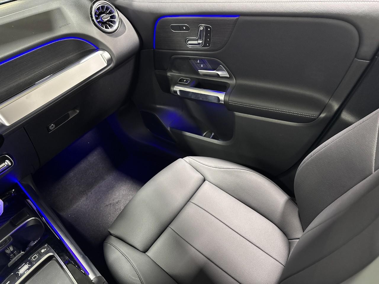 Mercedes-Benz GLB Vehicle Full-screen Gallery Image 17