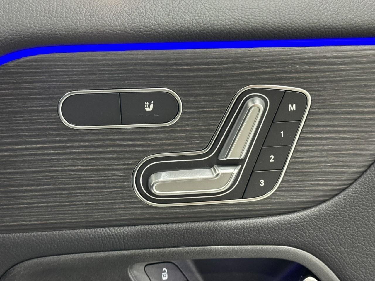 Mercedes-Benz GLB Vehicle Full-screen Gallery Image 21