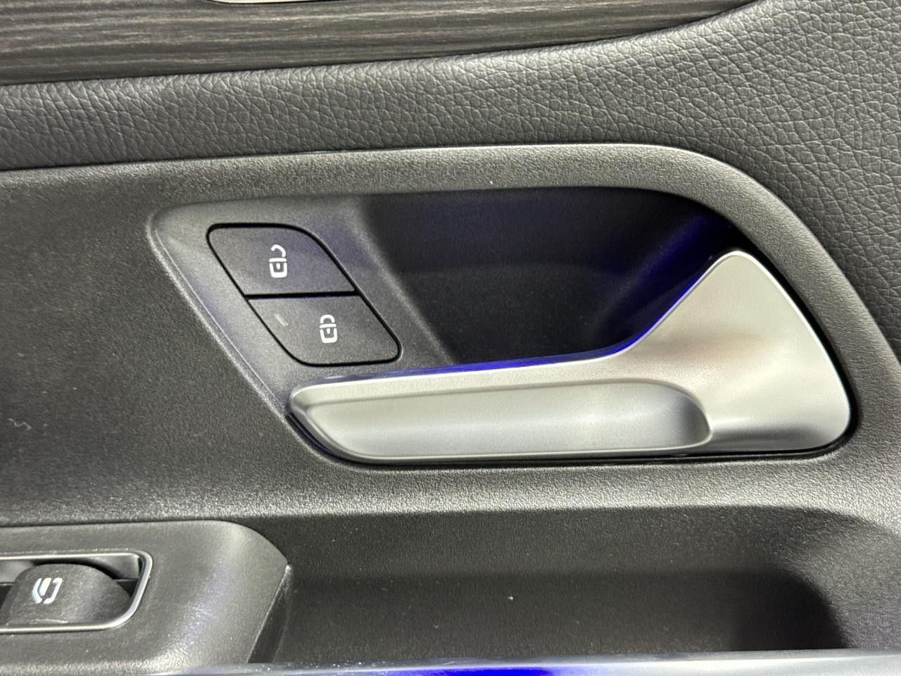 Mercedes-Benz GLB Vehicle Full-screen Gallery Image 22