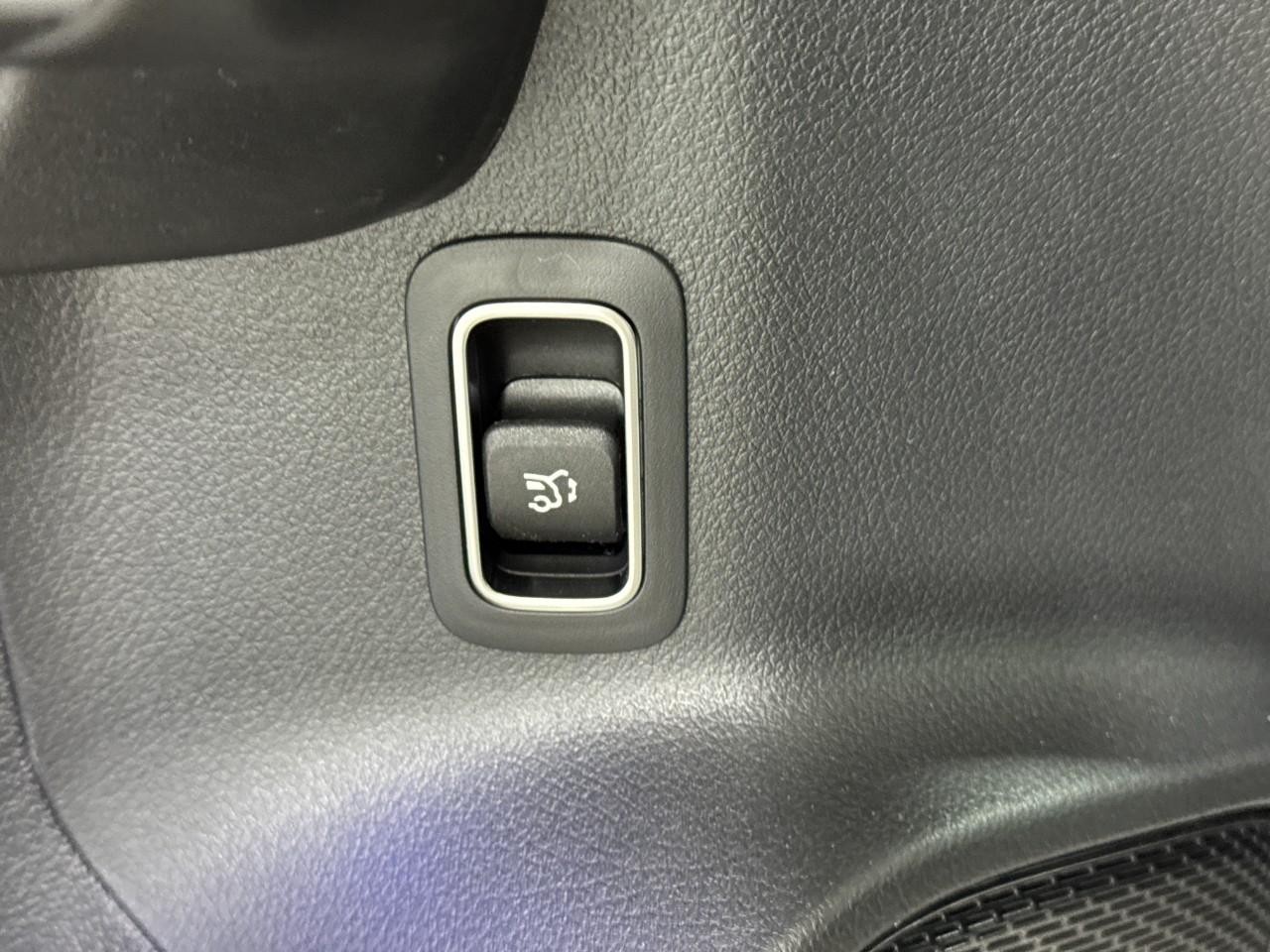 Mercedes-Benz GLB Vehicle Full-screen Gallery Image 27