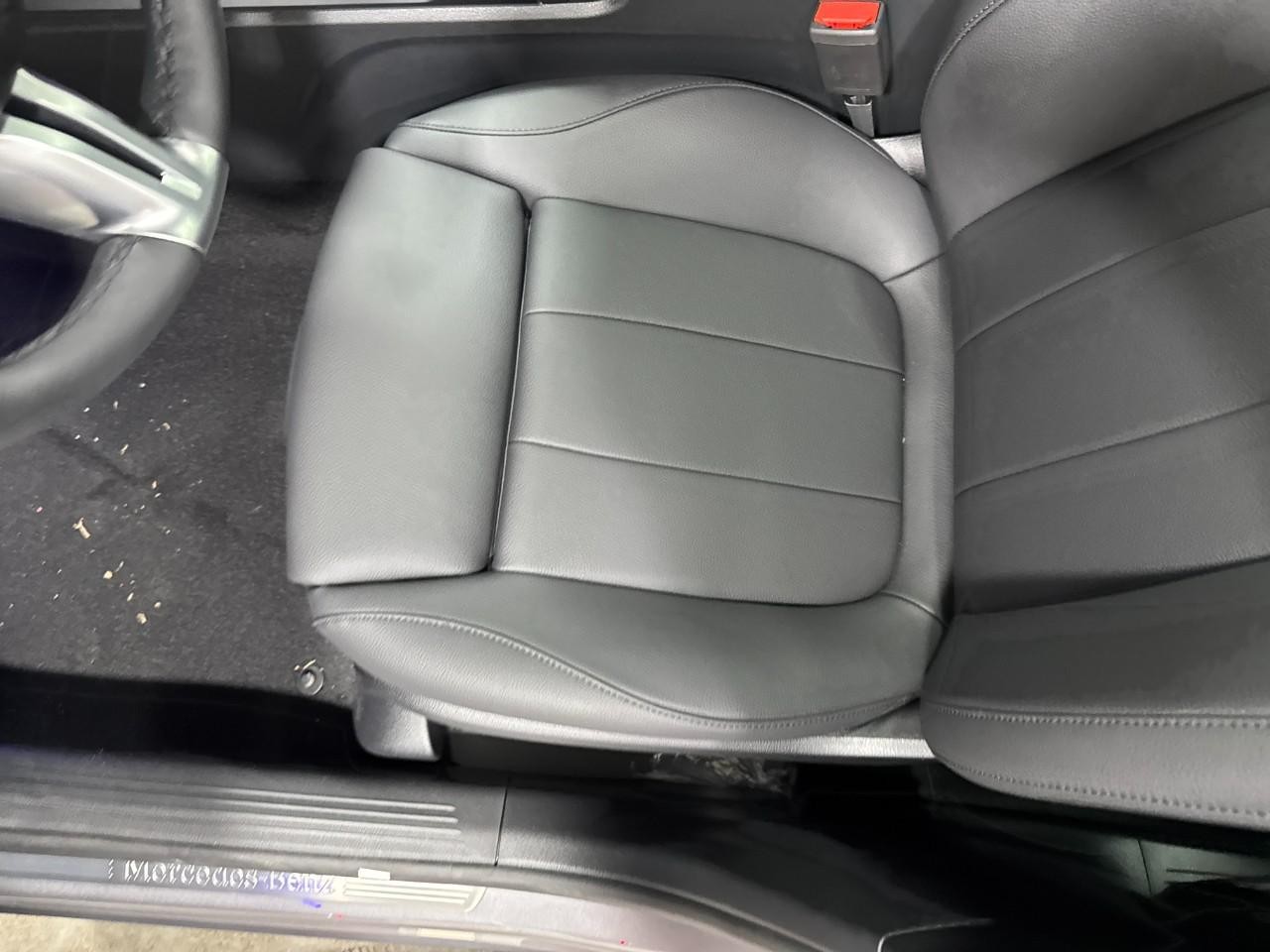 Mercedes-Benz GLB Vehicle Full-screen Gallery Image 29