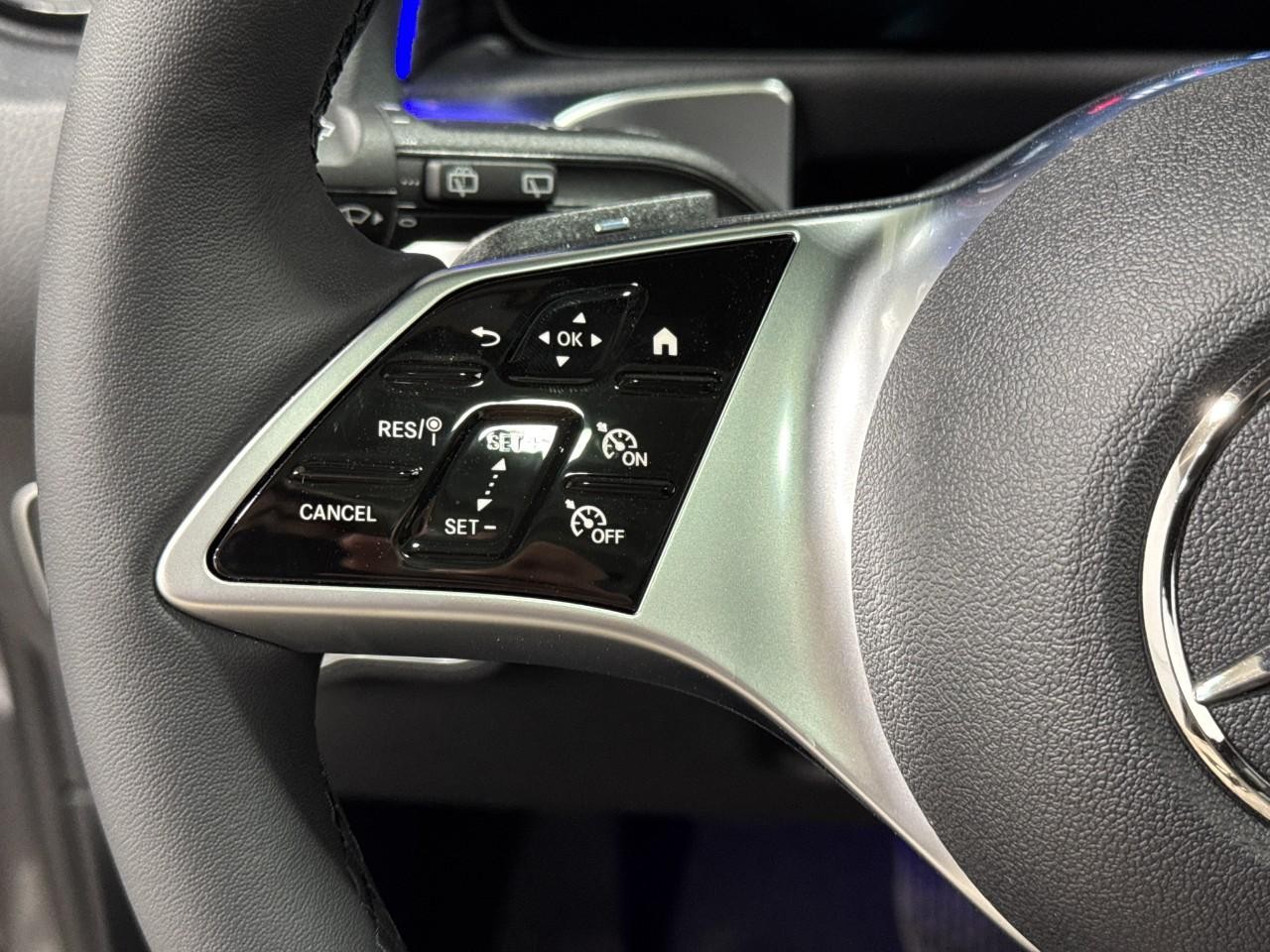 Mercedes-Benz GLB Vehicle Full-screen Gallery Image 32