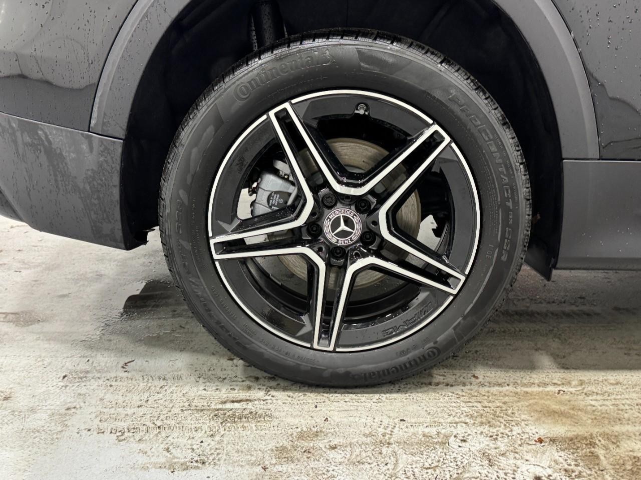 Mercedes-Benz GLB Vehicle Full-screen Gallery Image 5