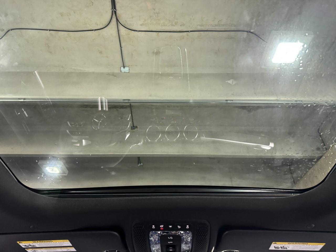 Mercedes-Benz GLB Vehicle Full-screen Gallery Image 11