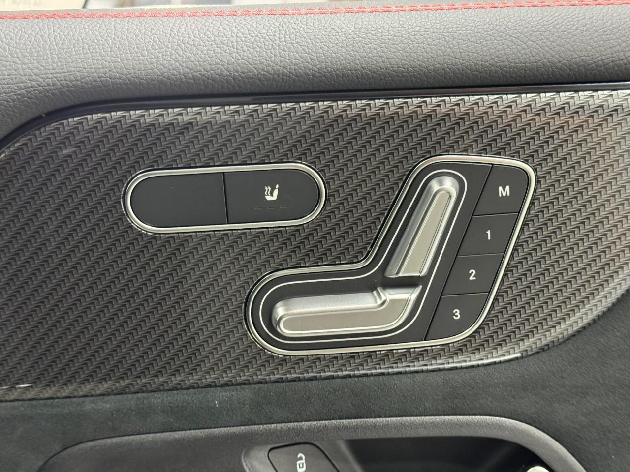 Mercedes-Benz GLB Vehicle Full-screen Gallery Image 21