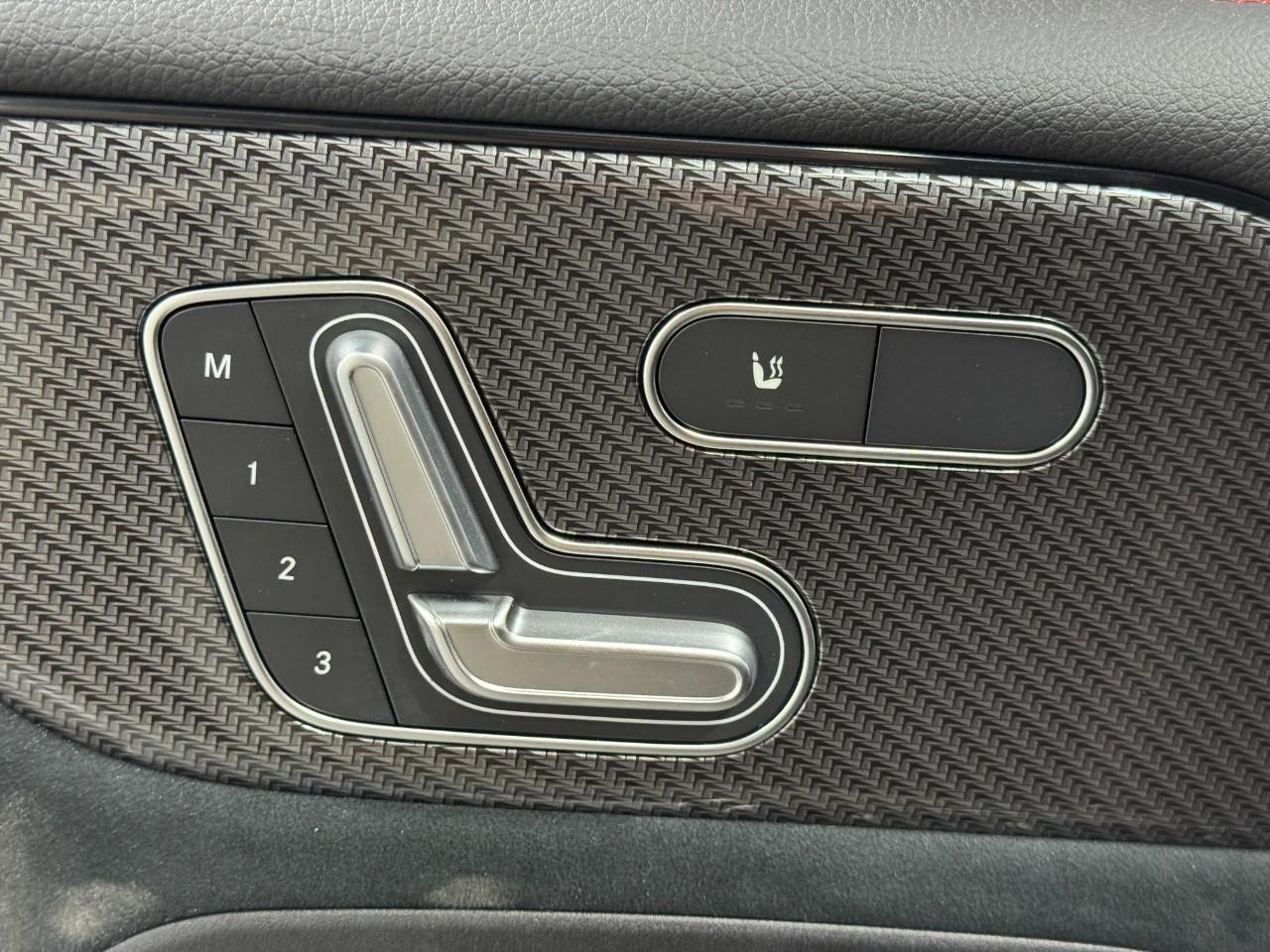 Mercedes-Benz GLB Vehicle Full-screen Gallery Image 24