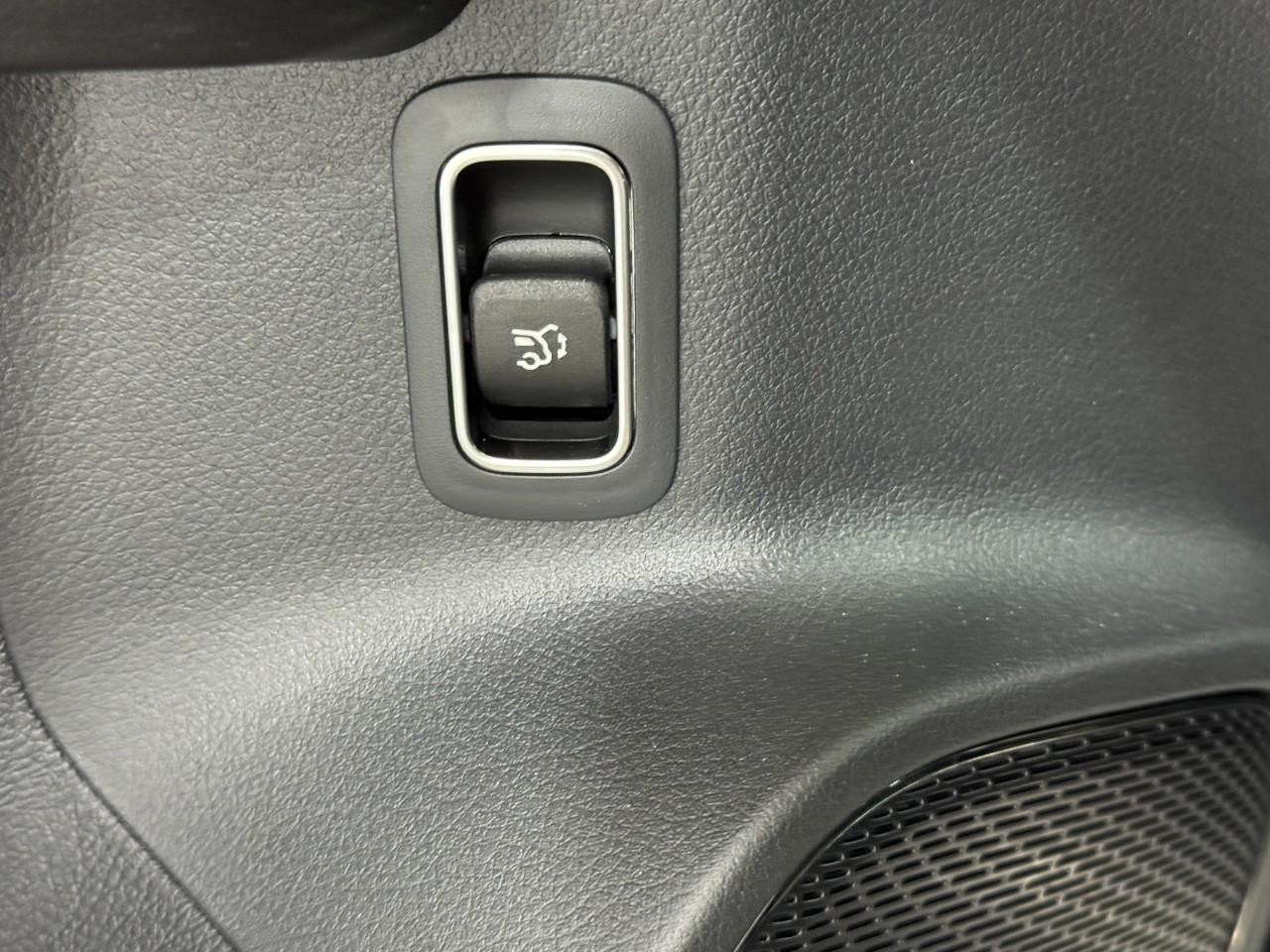 Mercedes-Benz GLB Vehicle Full-screen Gallery Image 27