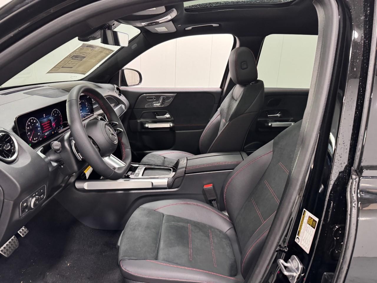 Mercedes-Benz GLB Vehicle Full-screen Gallery Image 28