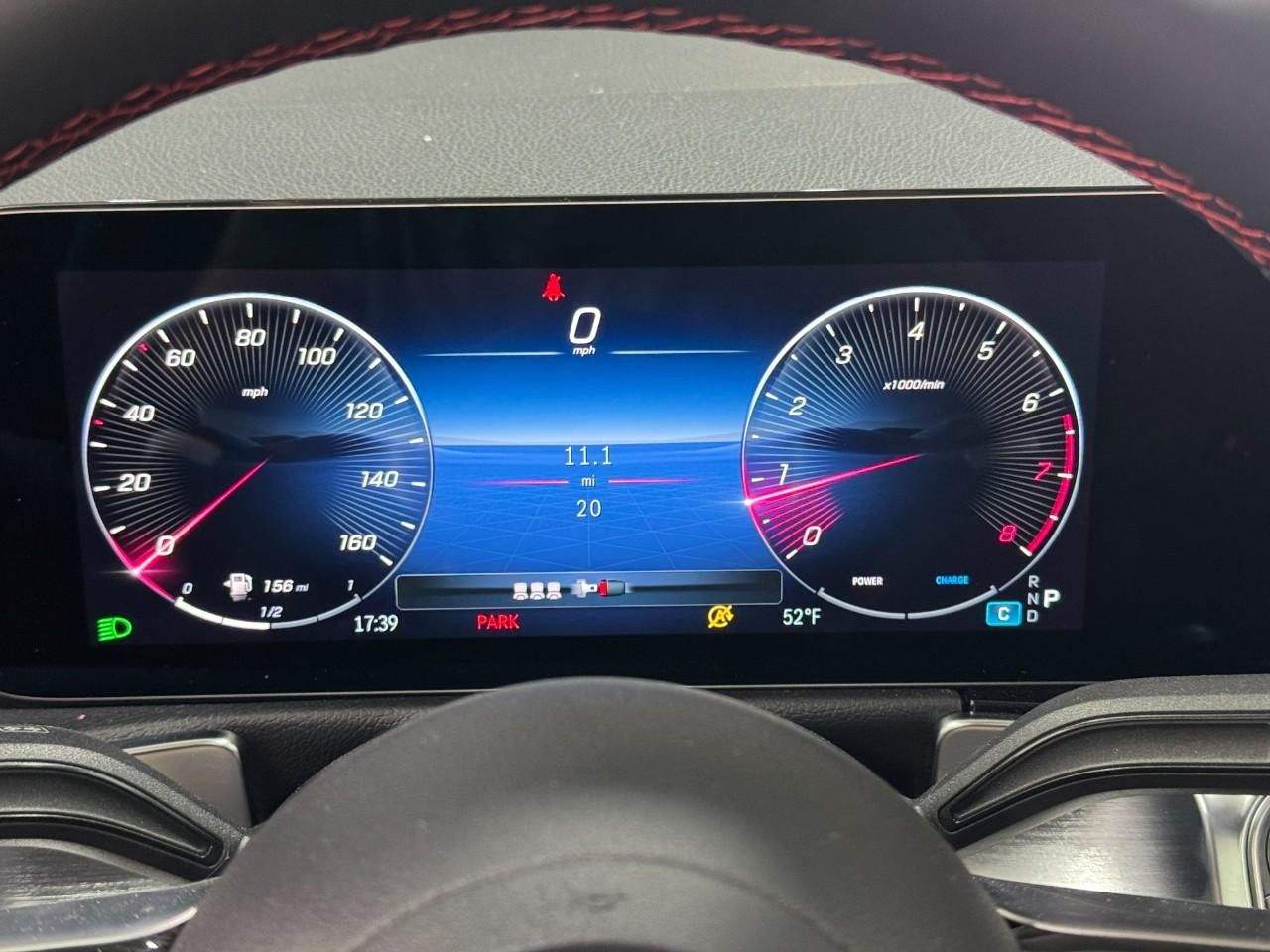 Mercedes-Benz GLB Vehicle Full-screen Gallery Image 34