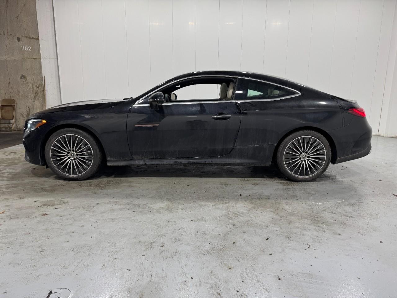 Mercedes-Benz CLE Vehicle Full-screen Gallery Image 2