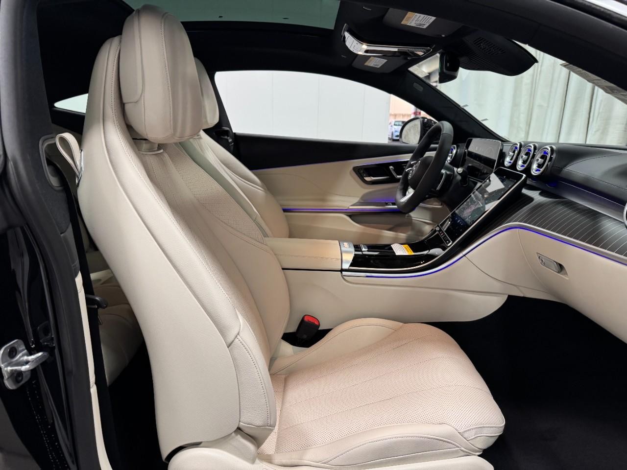 Mercedes-Benz CLE Vehicle Full-screen Gallery Image 16