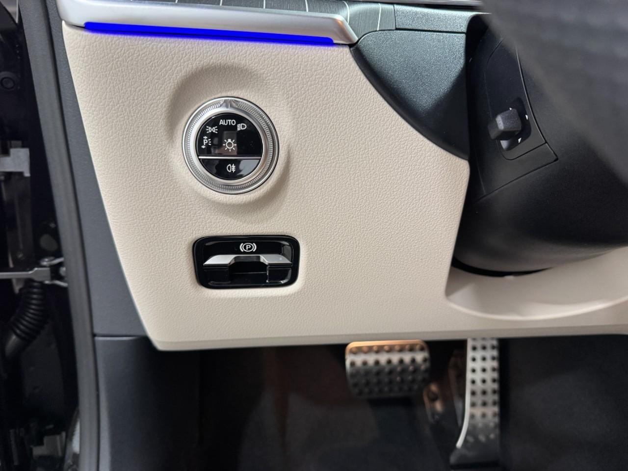 Mercedes-Benz CLE Vehicle Full-screen Gallery Image 28