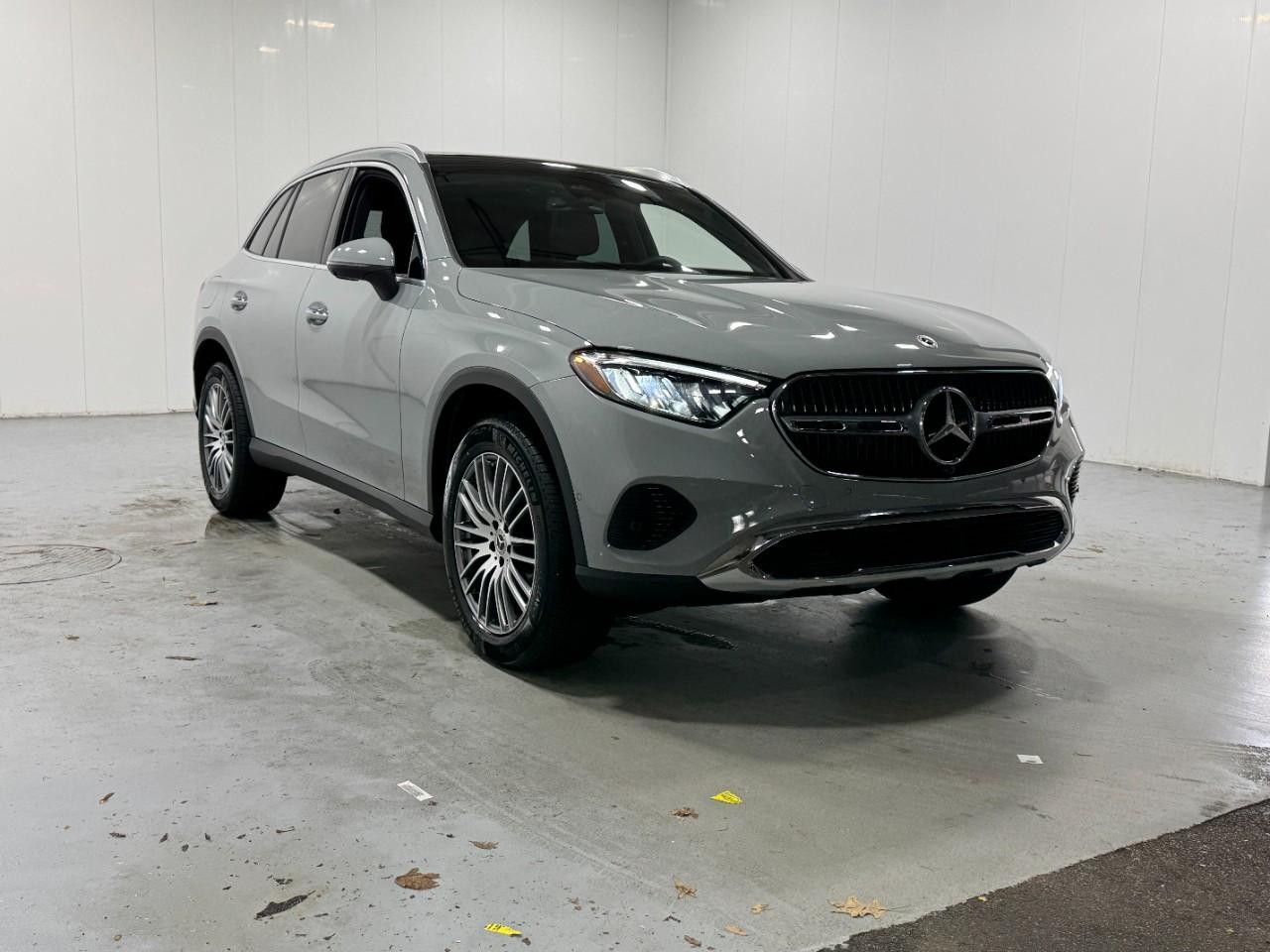 Mercedes-Benz GLC Vehicle Full-screen Gallery Image 6