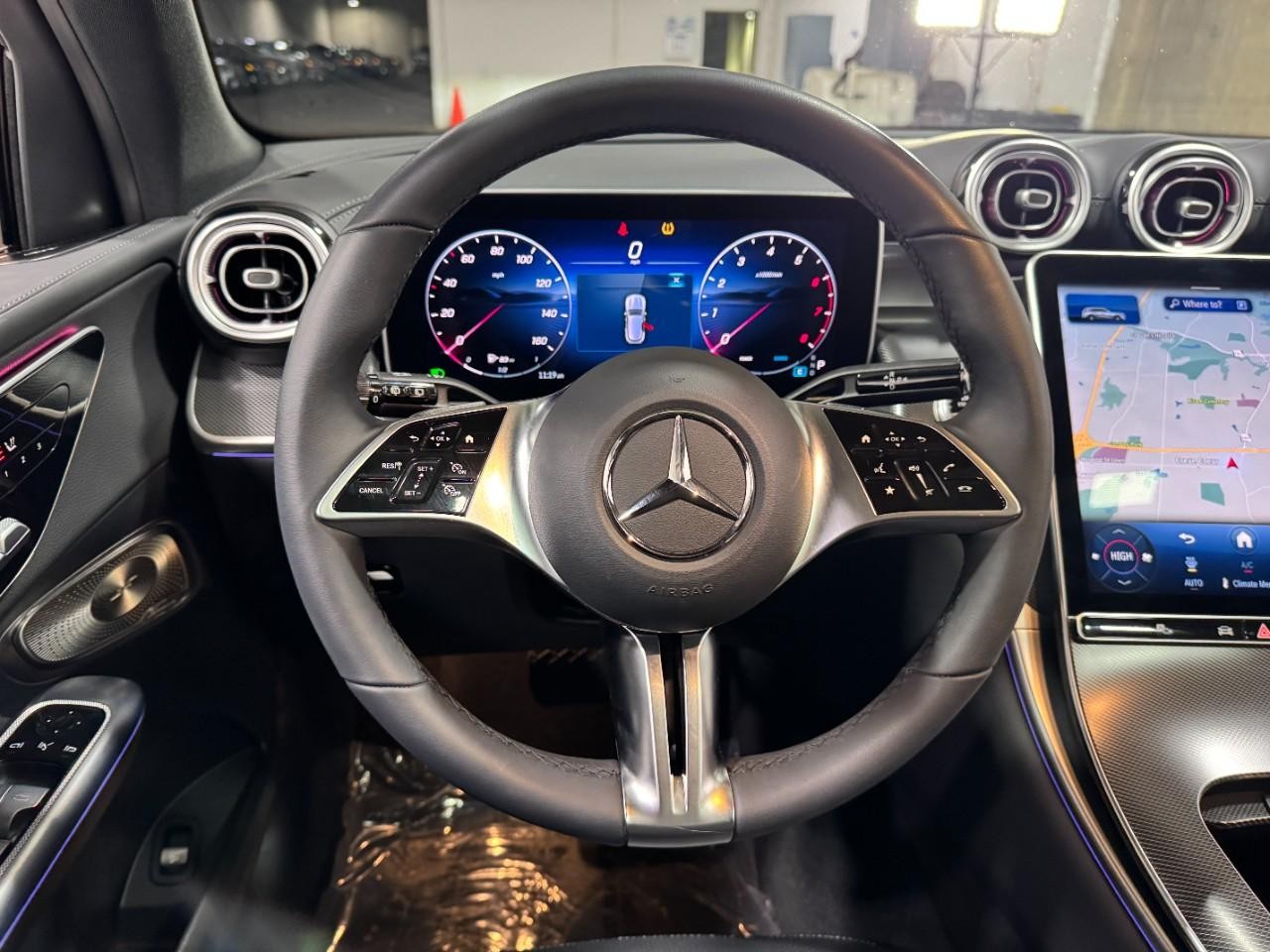 Mercedes-Benz GLC Vehicle Full-screen Gallery Image 13