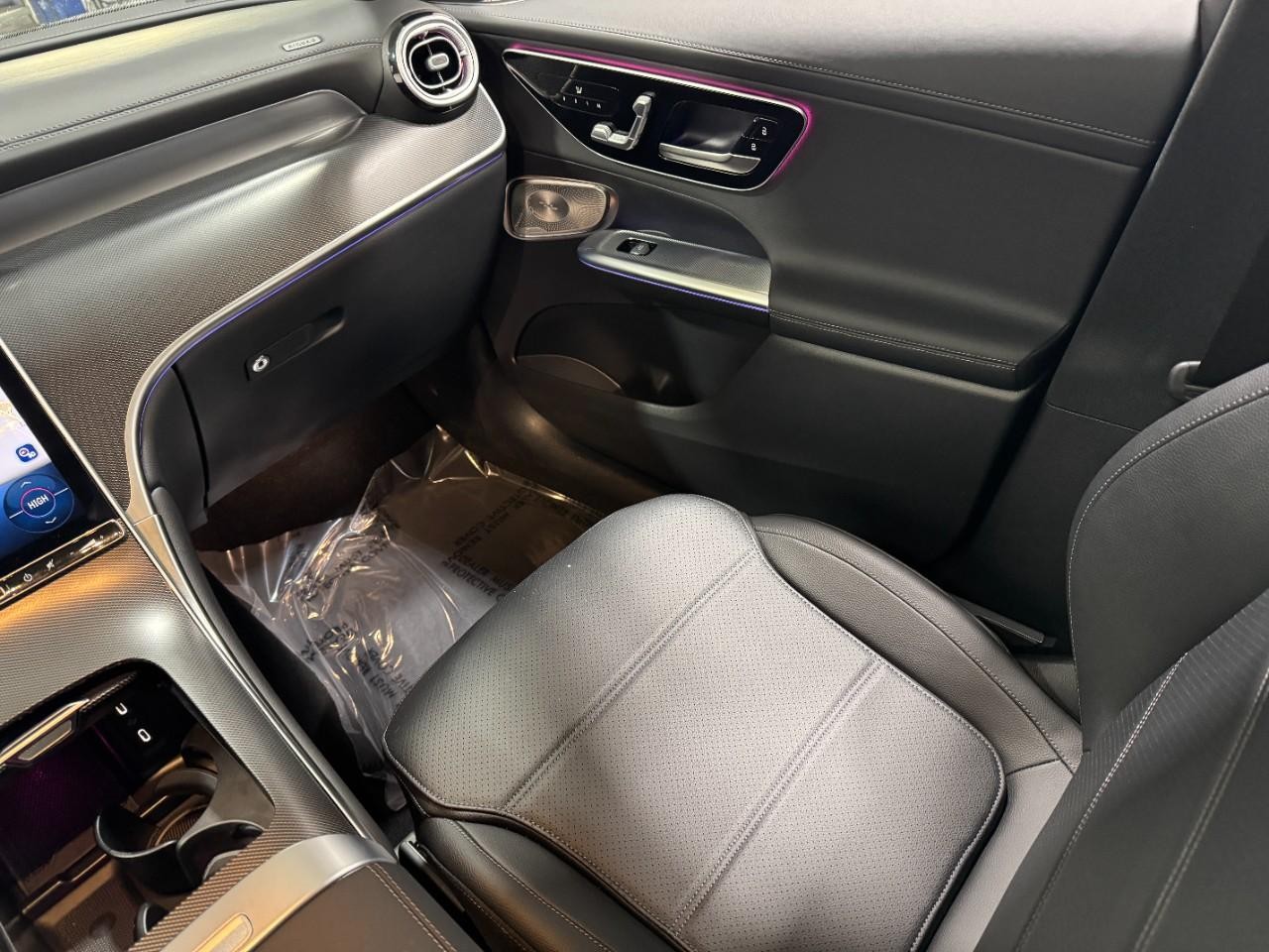 Mercedes-Benz GLC Vehicle Full-screen Gallery Image 15