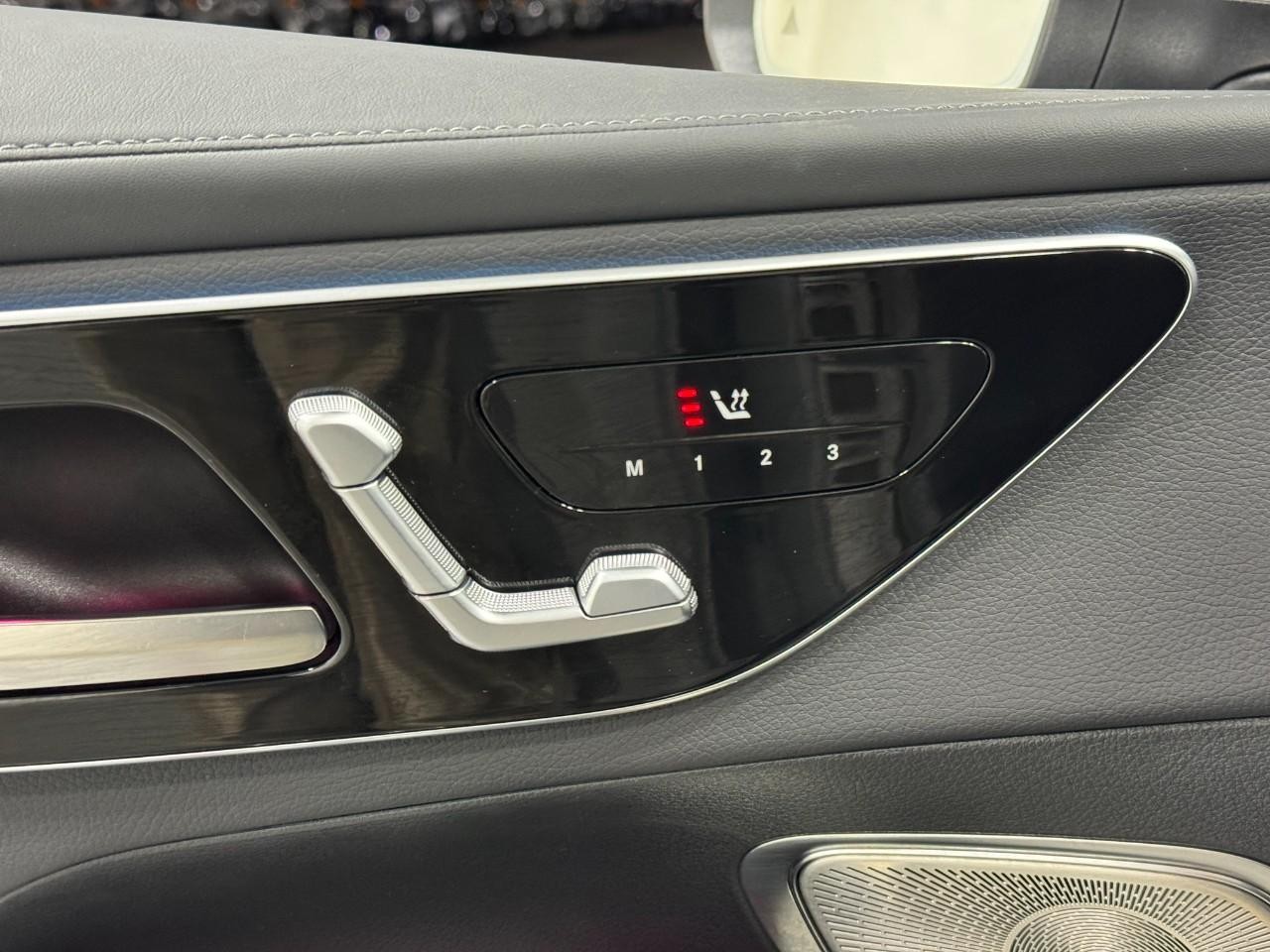 Mercedes-Benz GLC Vehicle Full-screen Gallery Image 22