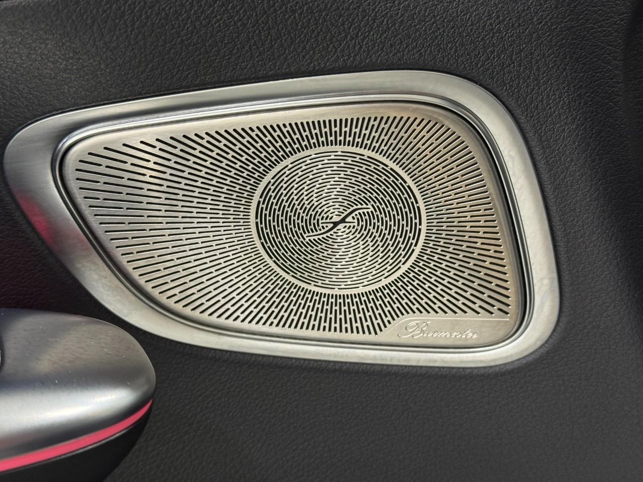 Mercedes-Benz GLC Vehicle Full-screen Gallery Image 25