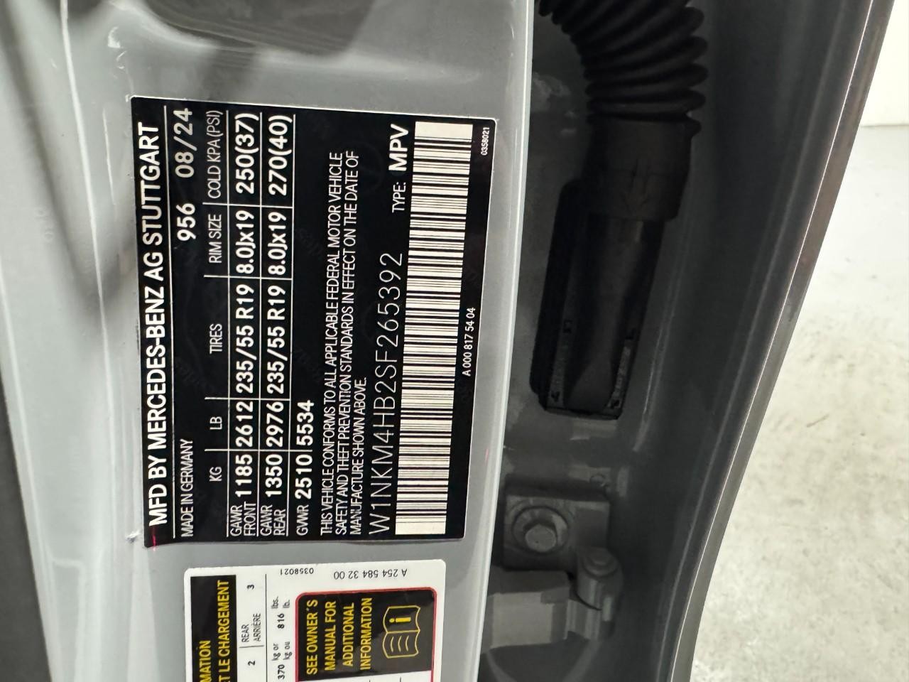 Mercedes-Benz GLC Vehicle Full-screen Gallery Image 36