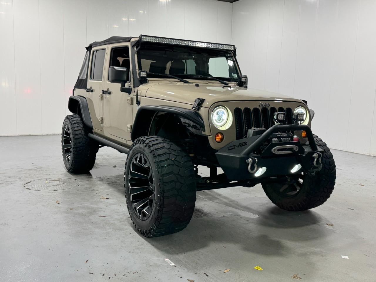 Jeep Wrangler Unlimited Vehicle Full-screen Gallery Image 6